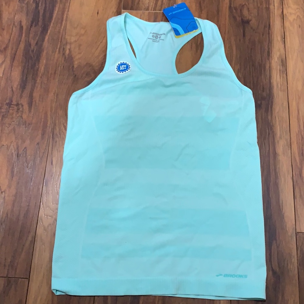 Mint green running racer back tank, upf 30+ size medium new with tags